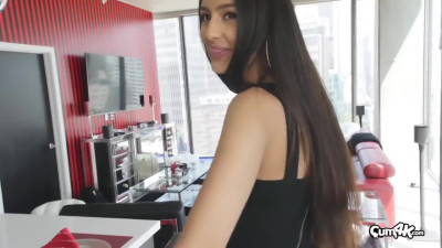 This gorgeous Latina will give you a boner